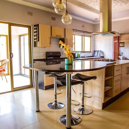 Emc Fully Furnished &Serviced Villas 4 Bedroom With Solar Power , Private Pool, Starlink Wifi ,Aircons & Dstv Lusaka Exteriér fotografie