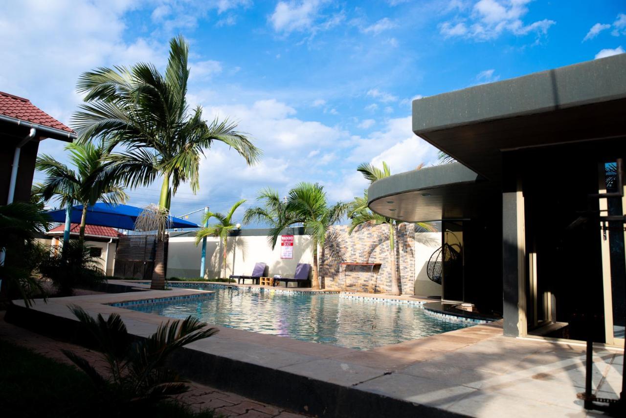 Emc Fully Furnished &Serviced Villas 4 Bedroom With Solar Power , Private Pool, Starlink Wifi ,Aircons & Dstv Lusaka Exteriér fotografie