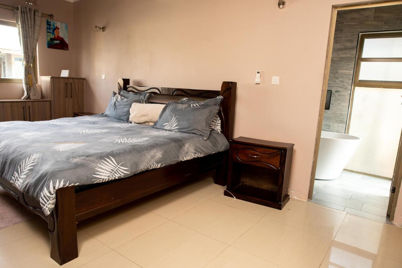 Emc Fully Furnished &Serviced Villas 4 Bedroom With Solar Power , Private Pool, Starlink Wifi ,Aircons & Dstv Lusaka Exteriér fotografie