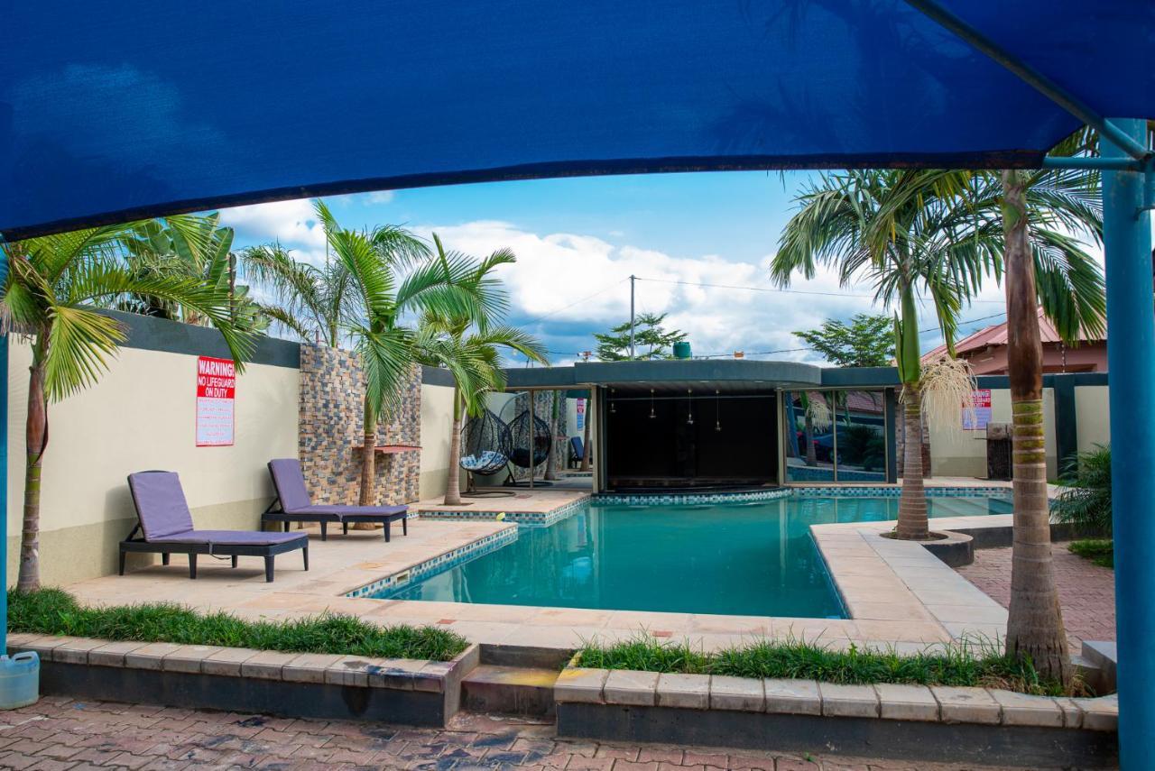 Emc Fully Furnished &Serviced Villas 4 Bedroom With Solar Power , Private Pool, Starlink Wifi ,Aircons & Dstv Lusaka Exteriér fotografie