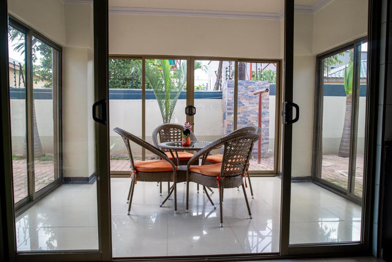 Emc Fully Furnished &Serviced Villas 4 Bedroom With Solar Power , Private Pool, Starlink Wifi ,Aircons & Dstv Lusaka Exteriér fotografie