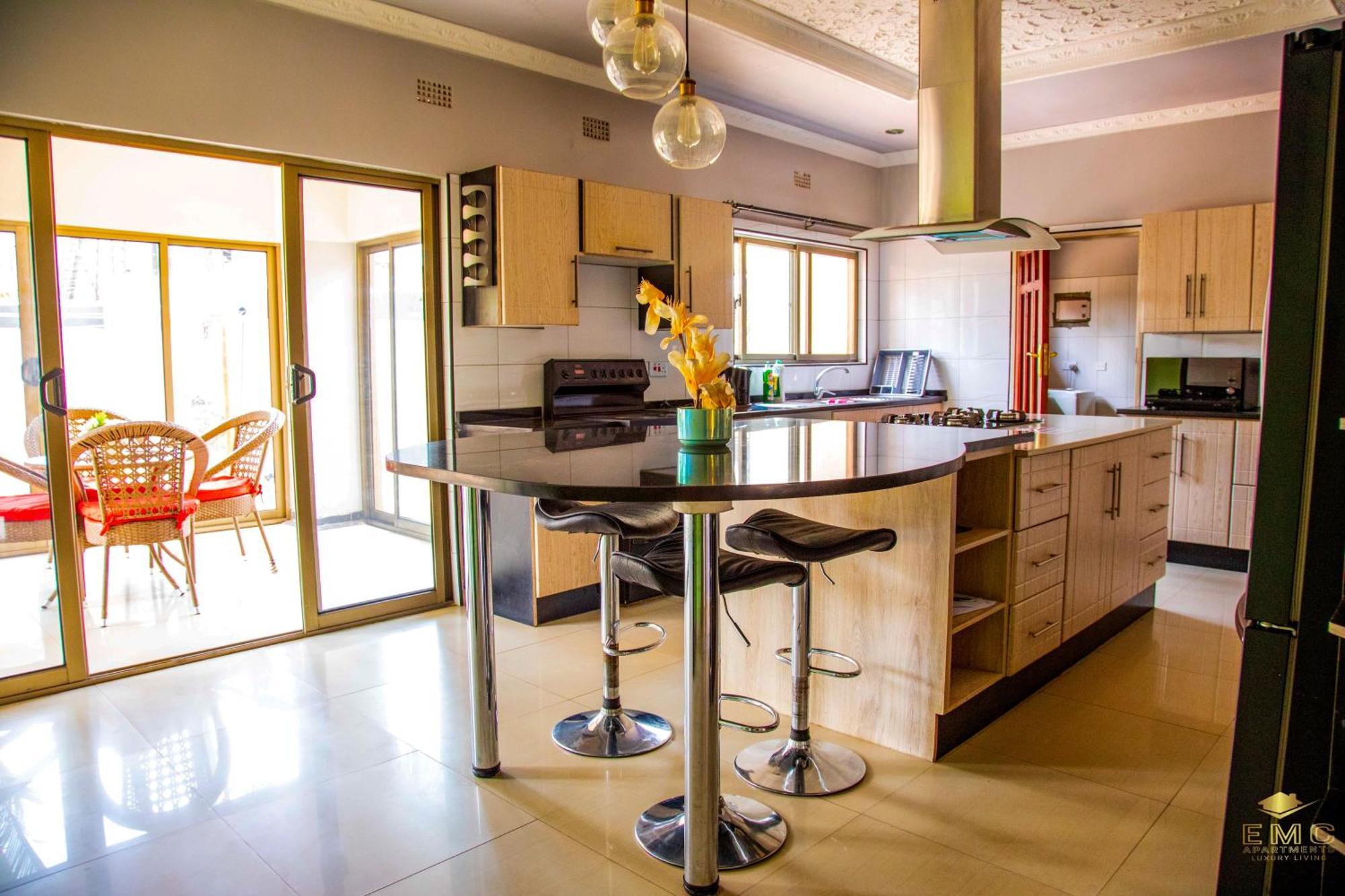 Emc Fully Furnished &Serviced Villas 4 Bedroom With Solar Power , Private Pool, Starlink Wifi ,Aircons & Dstv Lusaka Exteriér fotografie